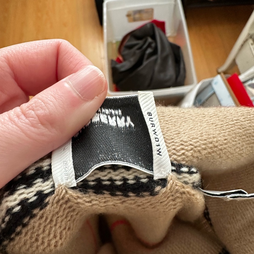 Burberry Beige Sweater with Black and Red Accents - Picture 8 of 11